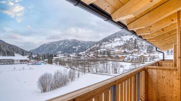 Standard-Doppel- oder -Zweibettzimmer, Balkon, Talblick | Ausblick vom Zimmer