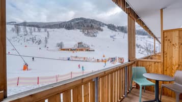 Panorama-værelse med dobbeltseng og 2 enkeltsenge - balkon - bjergudsigt | Udsigt fra værelset