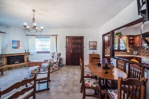 Villa, 3 Bedrooms | Living room | Flat-screen TV