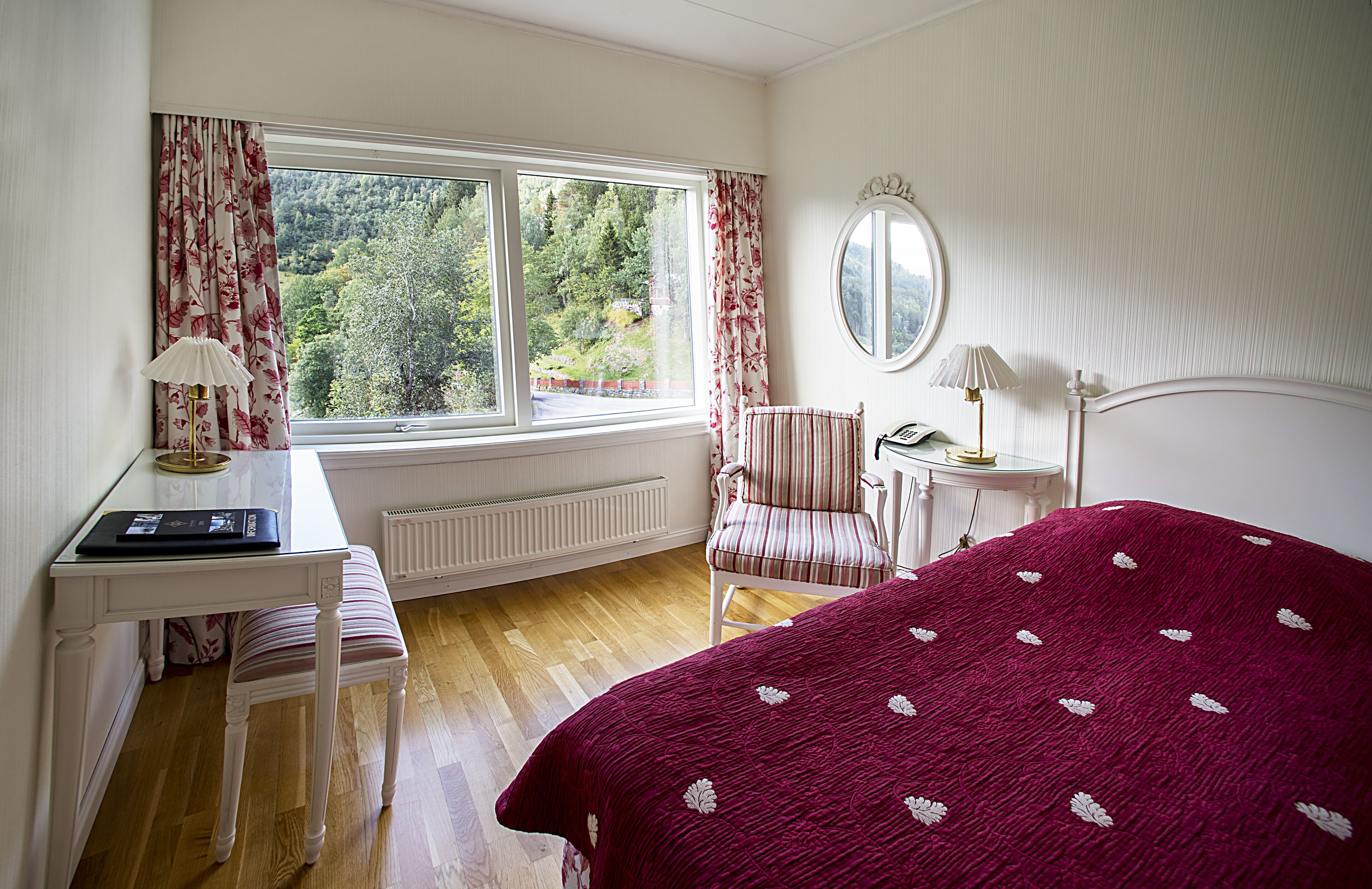 single room | 1 bedroom, iron/ironing board, cots/infant beds, free wifi