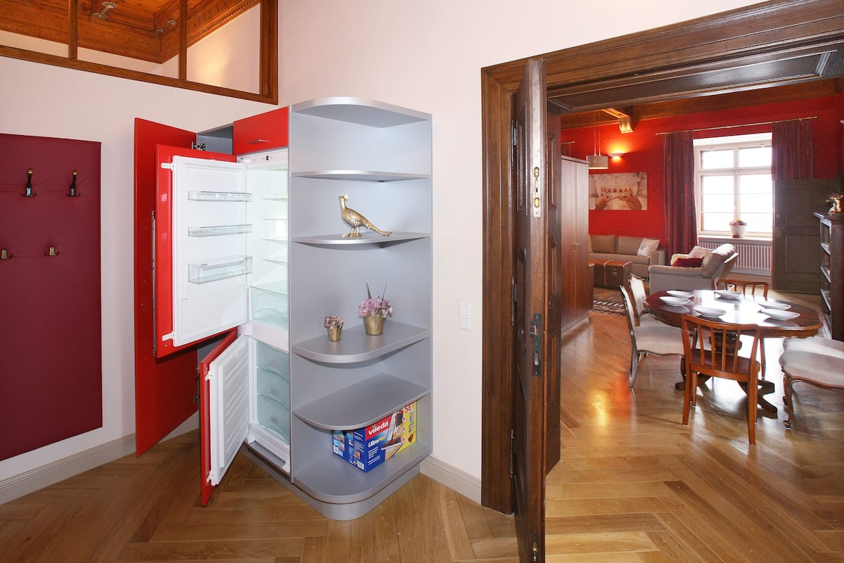 Family Studio Suite (Rubin, incl.Cleaning+Bed linen fee) | Private kitchen | Full-size fridge, microwave, oven, stovetop