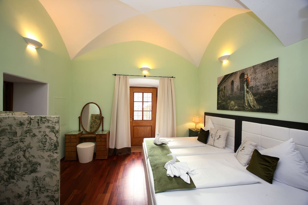Apartment (Jade, incl.Cleaning+Bed linen fee) | 1 bedroom, iron/ironing board, free WiFi, bed sheets