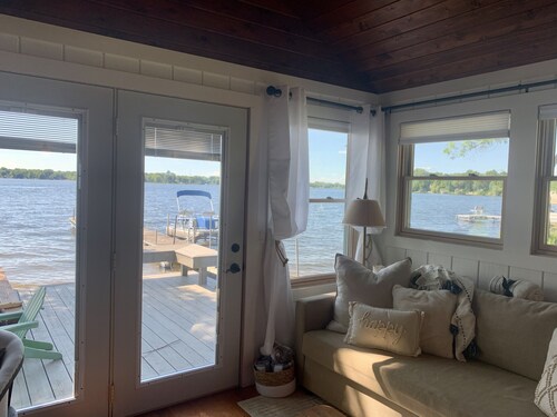 Sunset Point West facing cottage. Amazing spot RIGHT on the water!!!