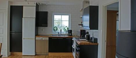 Frigorífic, microones, forn i placa de cuina