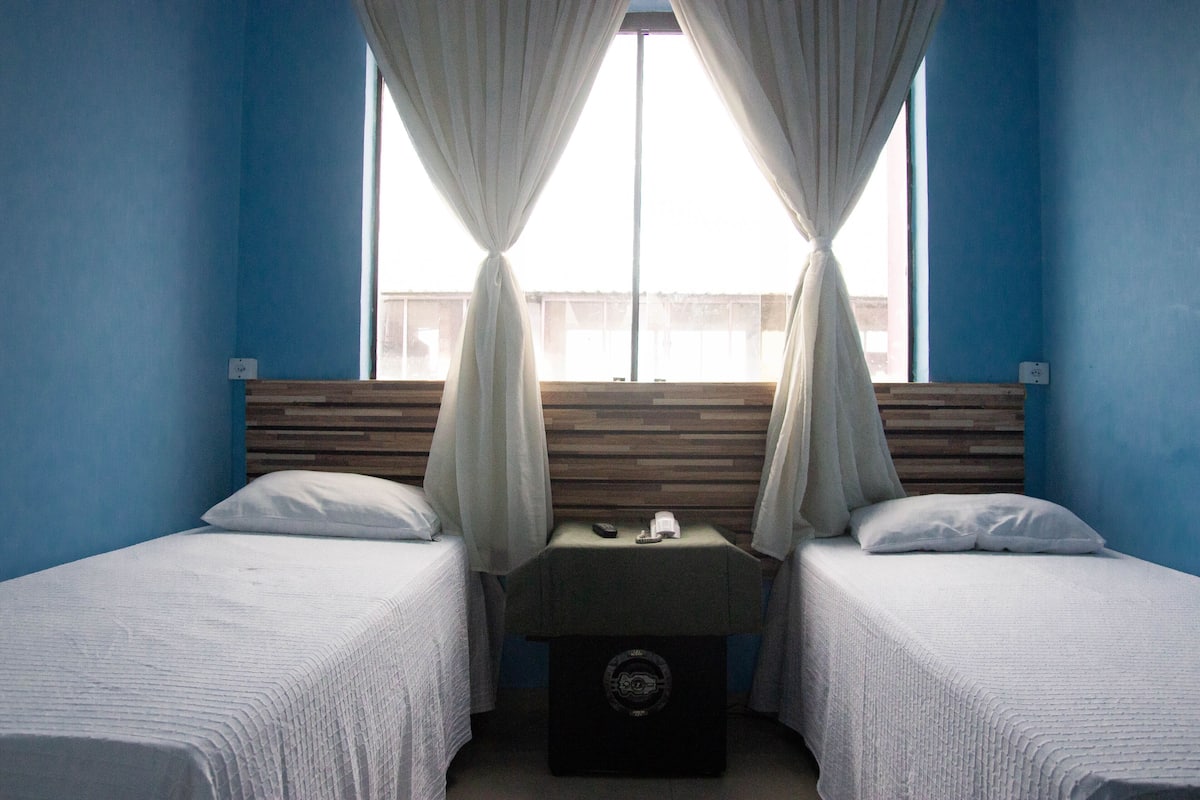 Triple Room | Iron/ironing board, free WiFi, bed sheets