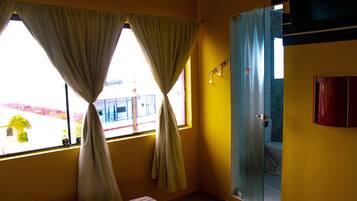 Quarto casal ou duplo | Ferros/tábuas de passar roupa, Wi-Fi de cortesia, roupa de cama