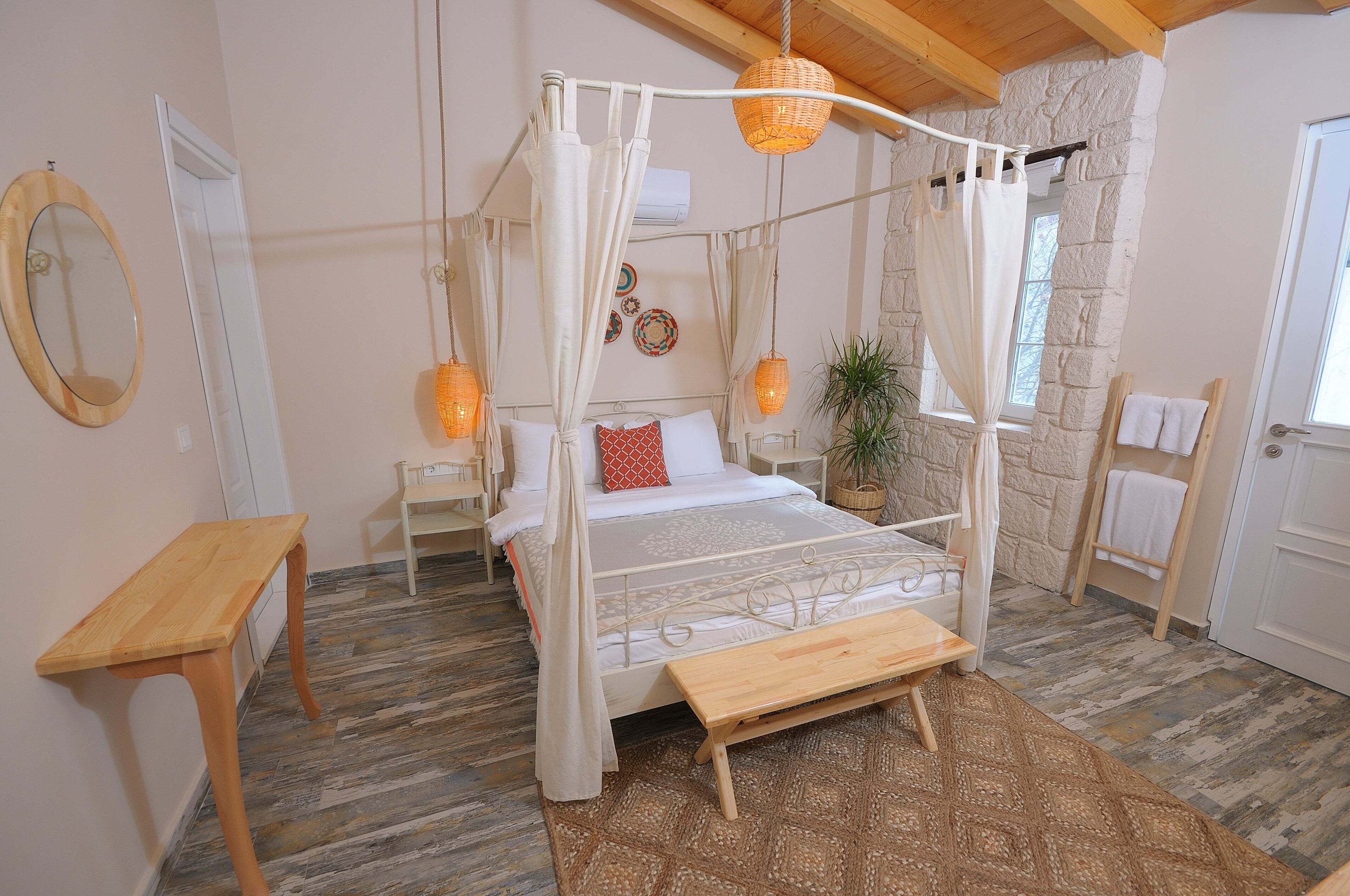 deluxe room with balcony | minibar, in-room safe, desk, free cots/infant beds