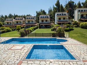 Outdoor pool - halu! Modern Villa w Pool & Tennis (Kassandra)