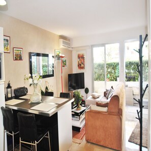 Interior - Juas Nice Studio (Cannes)