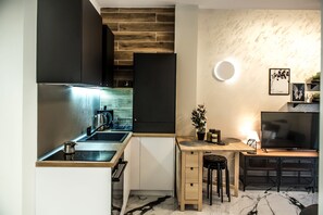 Appartement Deluxe | Cuisine privée | Mini réfrigérateur, four, plaque de cuisson, machine à expresso