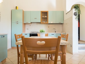 Fridge, oven, coffee/tea maker, cookware/dishes/utensils - Case Peschiera 11 - single house a few steps from Lu Impostu (San Teodoro)