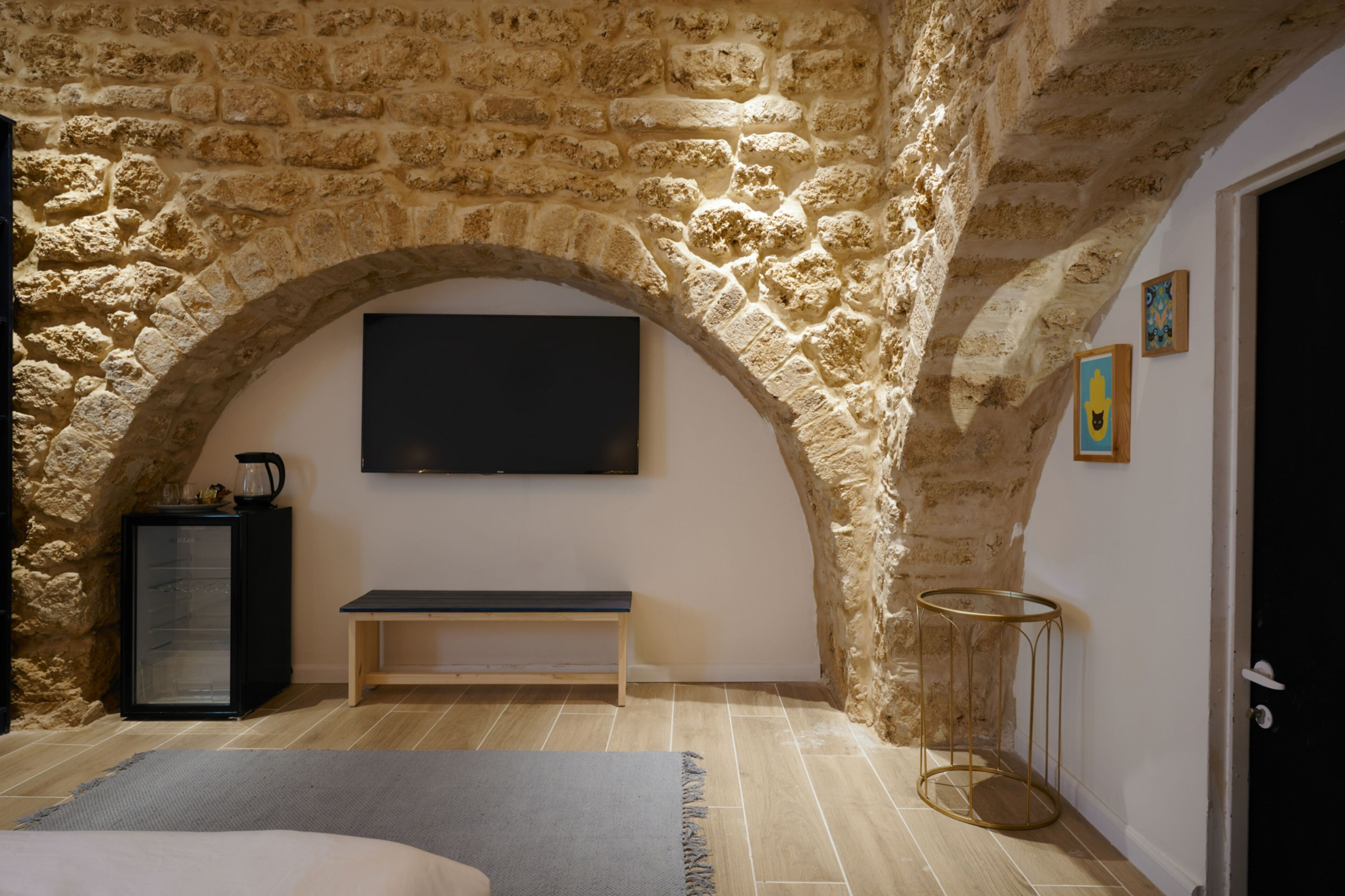 alon suite | living area | 49-inch flat-screen tv with satellite channels, tv