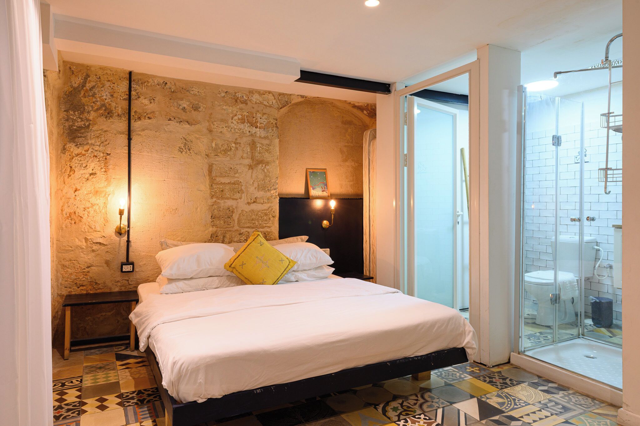 Habitación básica con 1 cama doble o 2 individuales | Decoración individual, mobiliario individual, cortinas opacas