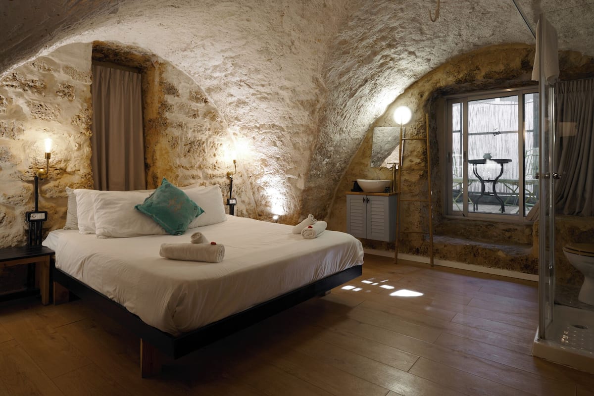 deluxe studio, balcony | 1 bedroom, individually decorated, individually furnished