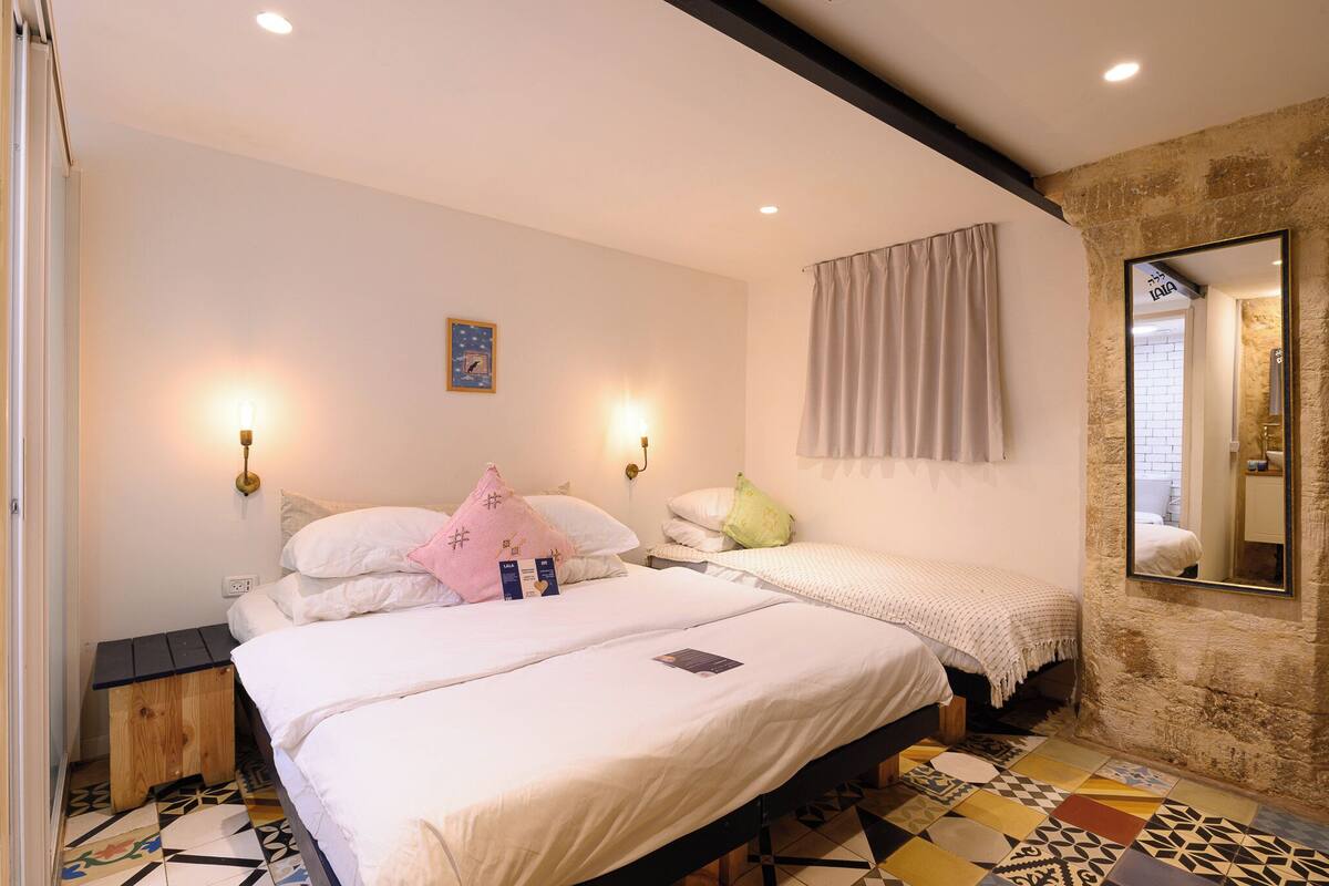 Classic Room | Blackout drapes, WiFi (free), individually decorated