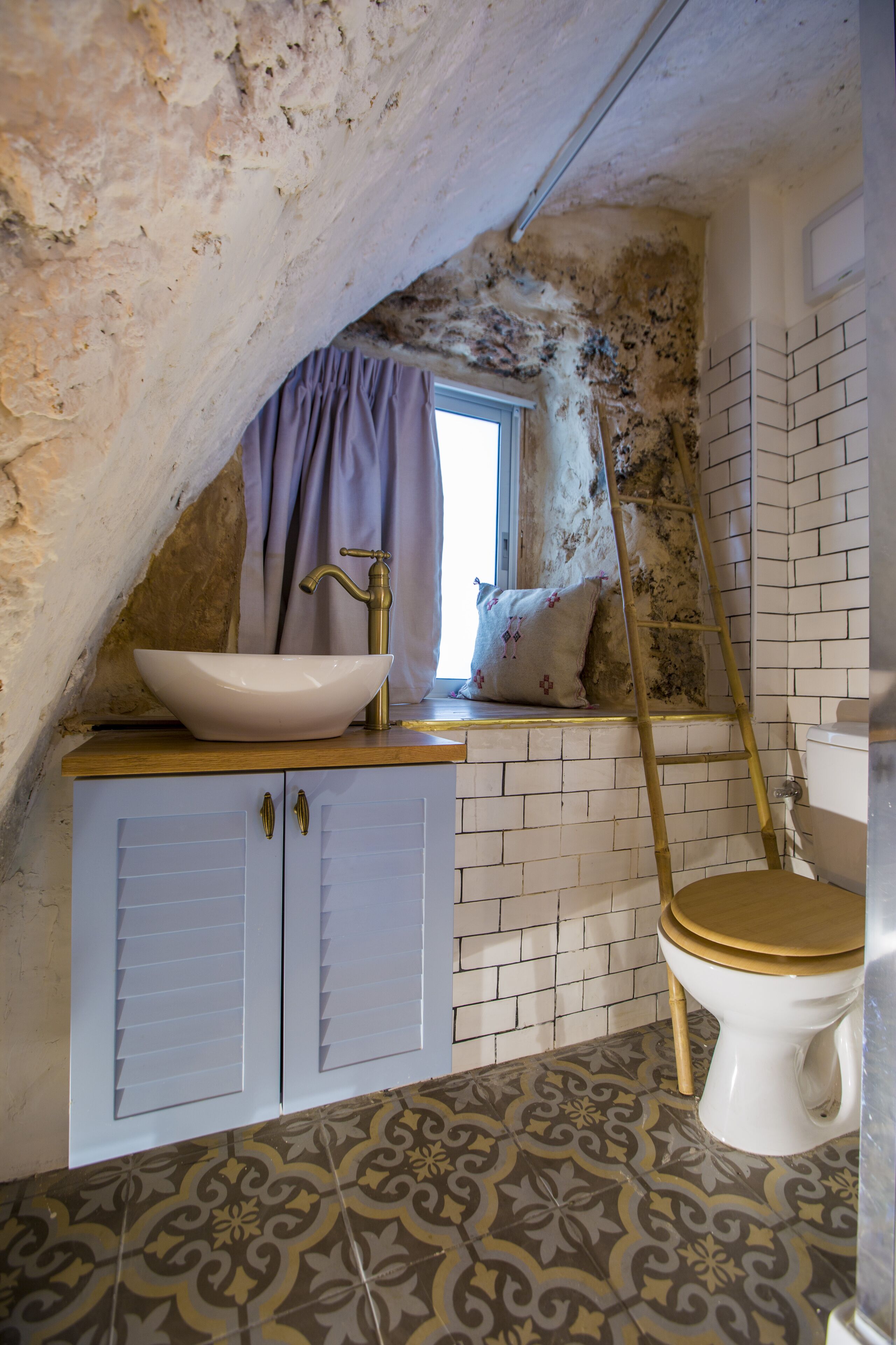 1 bedroom, individually decorated, individually furnished