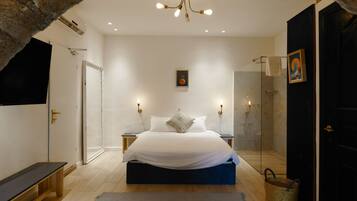 Noam Suite | Individually decorated, individually furnished, blackout drapes