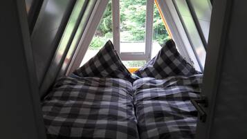 2 bedrooms, iron/ironing board, WiFi