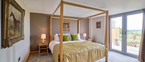 2 bedrooms, iron/ironing board, travel cot, free WiFi