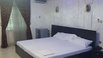 Luxury-Doppel- oder -Zweibettzimmer, 1 King-Bett | Minibar, individuell dekoriert, Schreibtisch