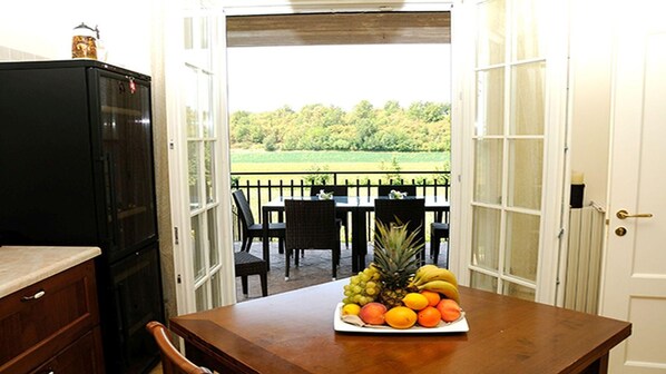 Dining - Holiday villa 'Villa Panoramica (Pozzolengo)