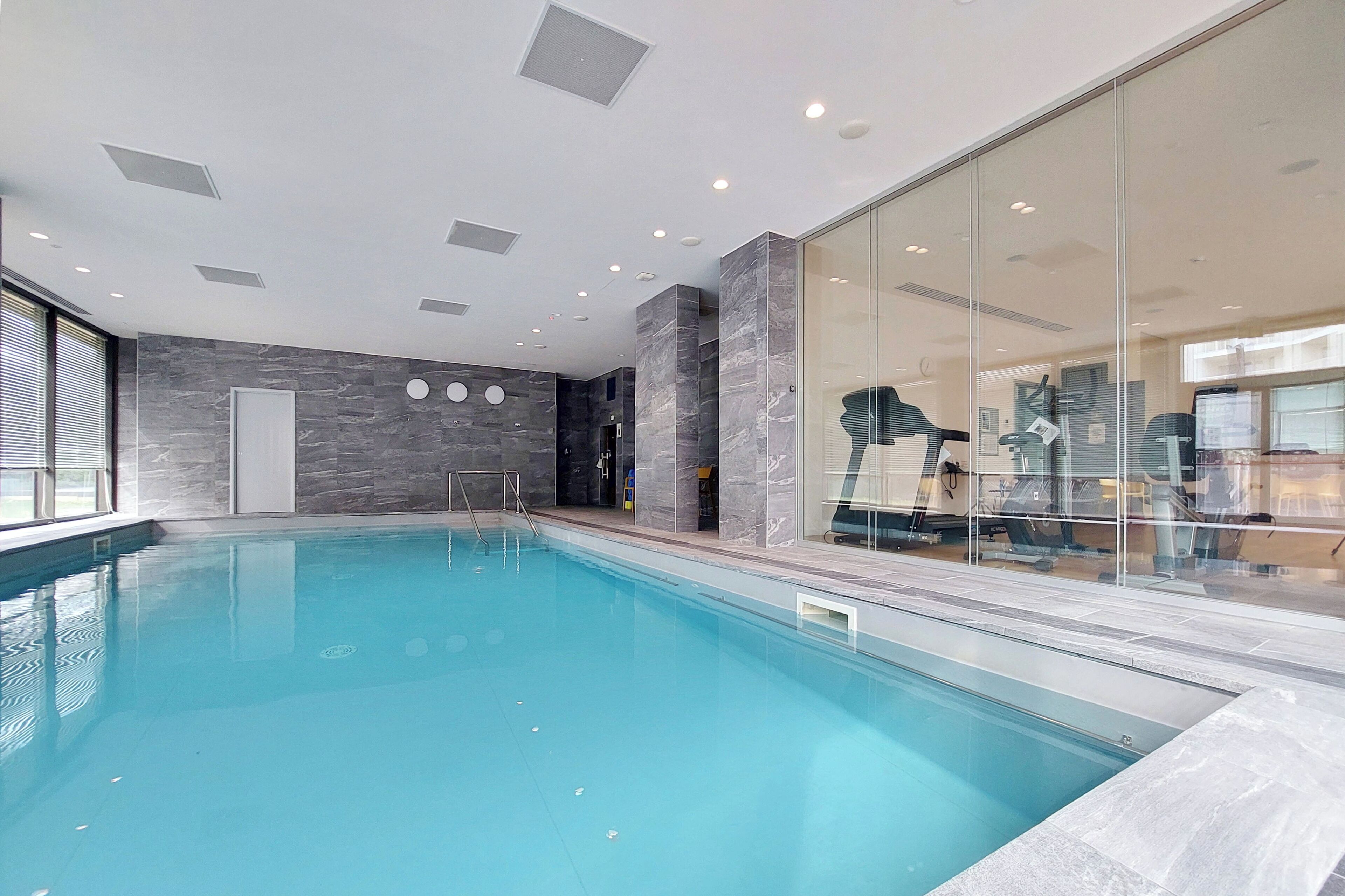 Sisäuima-allas, lämmitetty uima-allas