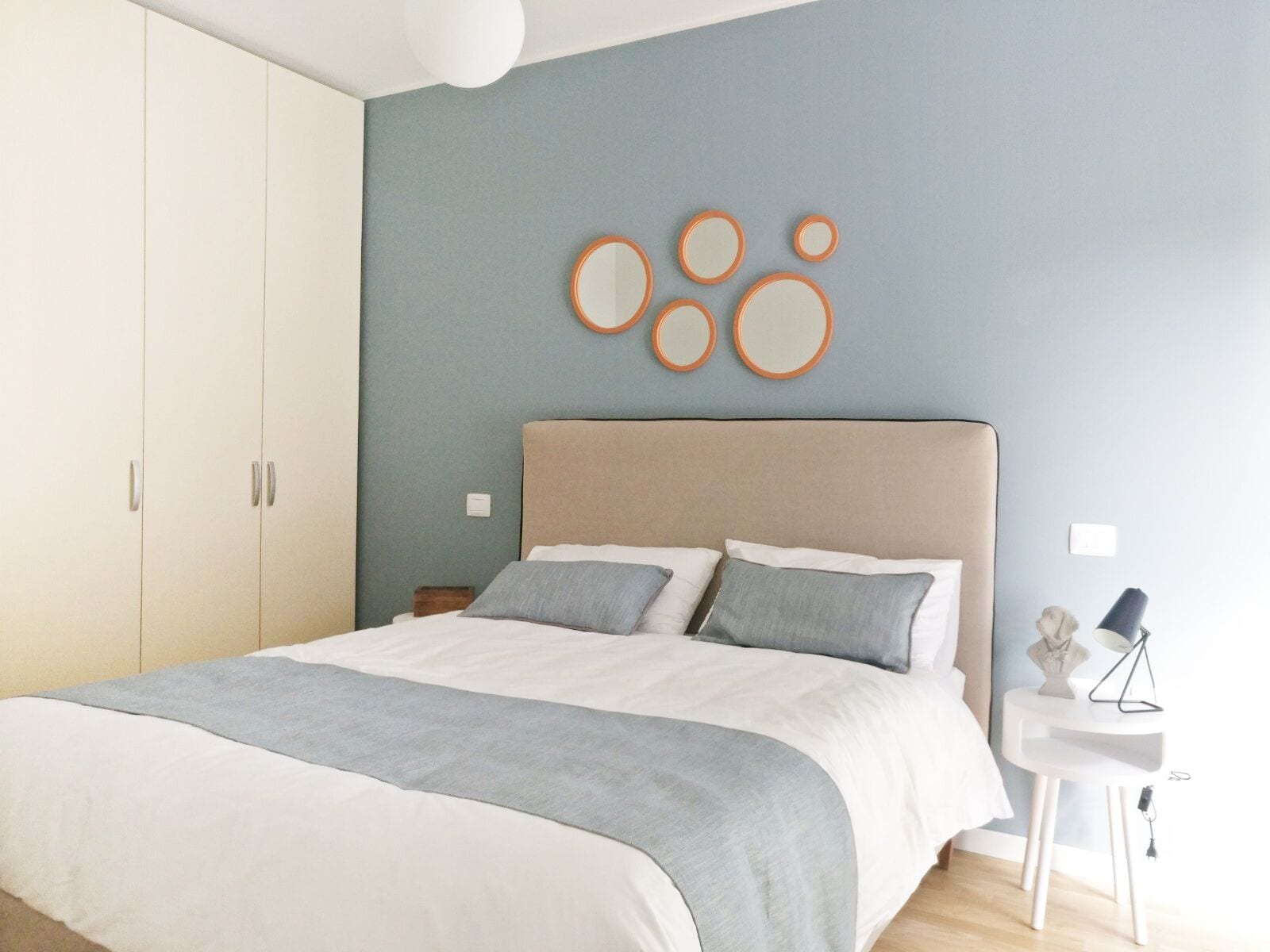 Soundproofing, free WiFi, bed sheets