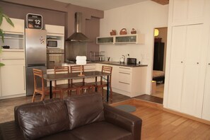 TV, DVD player - Apartment 60m2 1 Bedroom and double living room - Lyon 1er proche Hotel-de-Ville (Lyon)