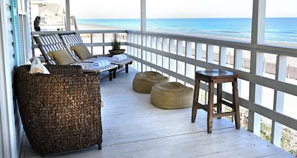 Salt Air Cottage: Beachfront Charming & Luxe home!