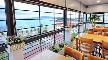 Frokostbuffé hver dag (VND 200000 per person)