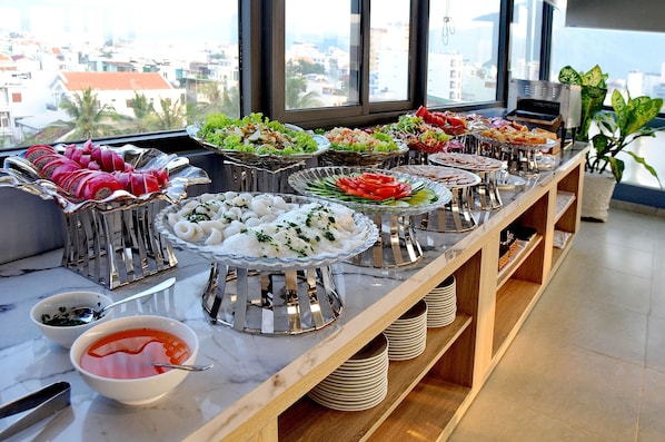 Daily buffet breakfast for a fee