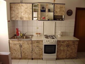 Fridge, oven, stovetop, freezer