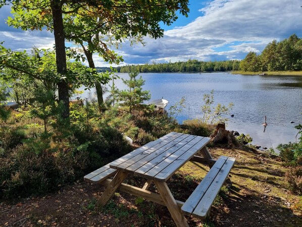 Outdoor dining - Cozy cottage near the lake (Hallaryd)