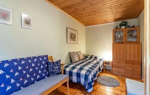 2 bedrooms, WiFi - Cozy cottage near the lake (Hallaryd)