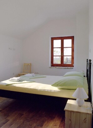 2 Schlafzimmer, Bügeleisen/Bügelbrett