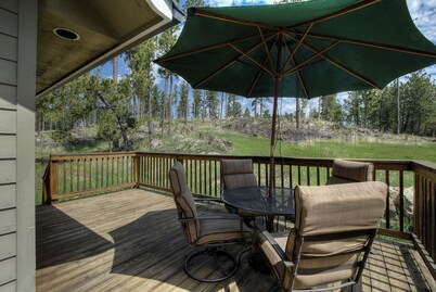 Beautiful Home on 1 acre just outside of Custer backs up to forest service 