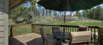 Beautiful Home on 1 acre just outside of Custer backs up to forest service