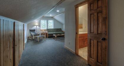 Beautiful Home on 1 acre just outside of Custer backs up to forest service