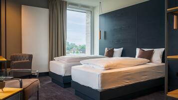 Quarto casal ou duplo design | Roupas de cama antialérgicas, cofres nos quartos, escrivaninha