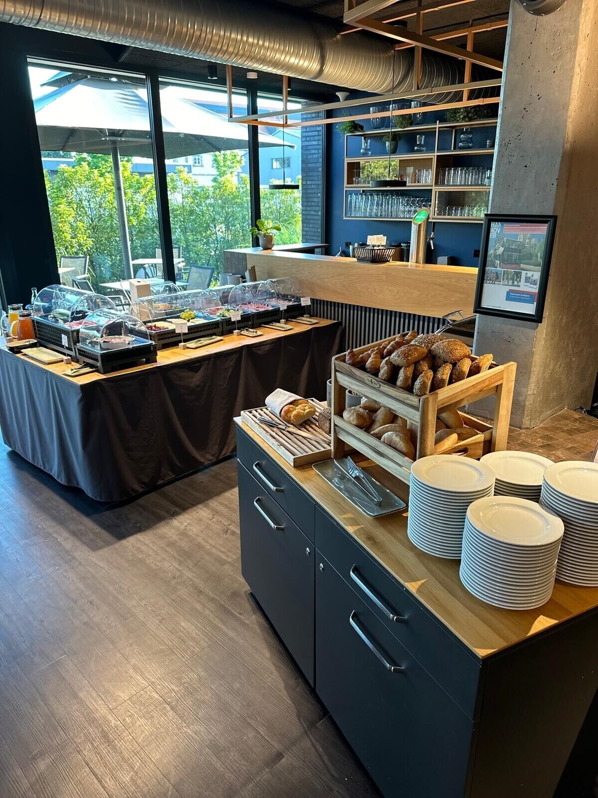 daily buffet breakfast (eur 16 per person)