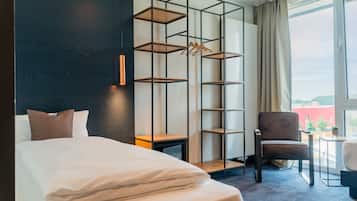Design Double or Twin Room | Hypo-allergenic bedding, in-room safe, desk, laptop workspace