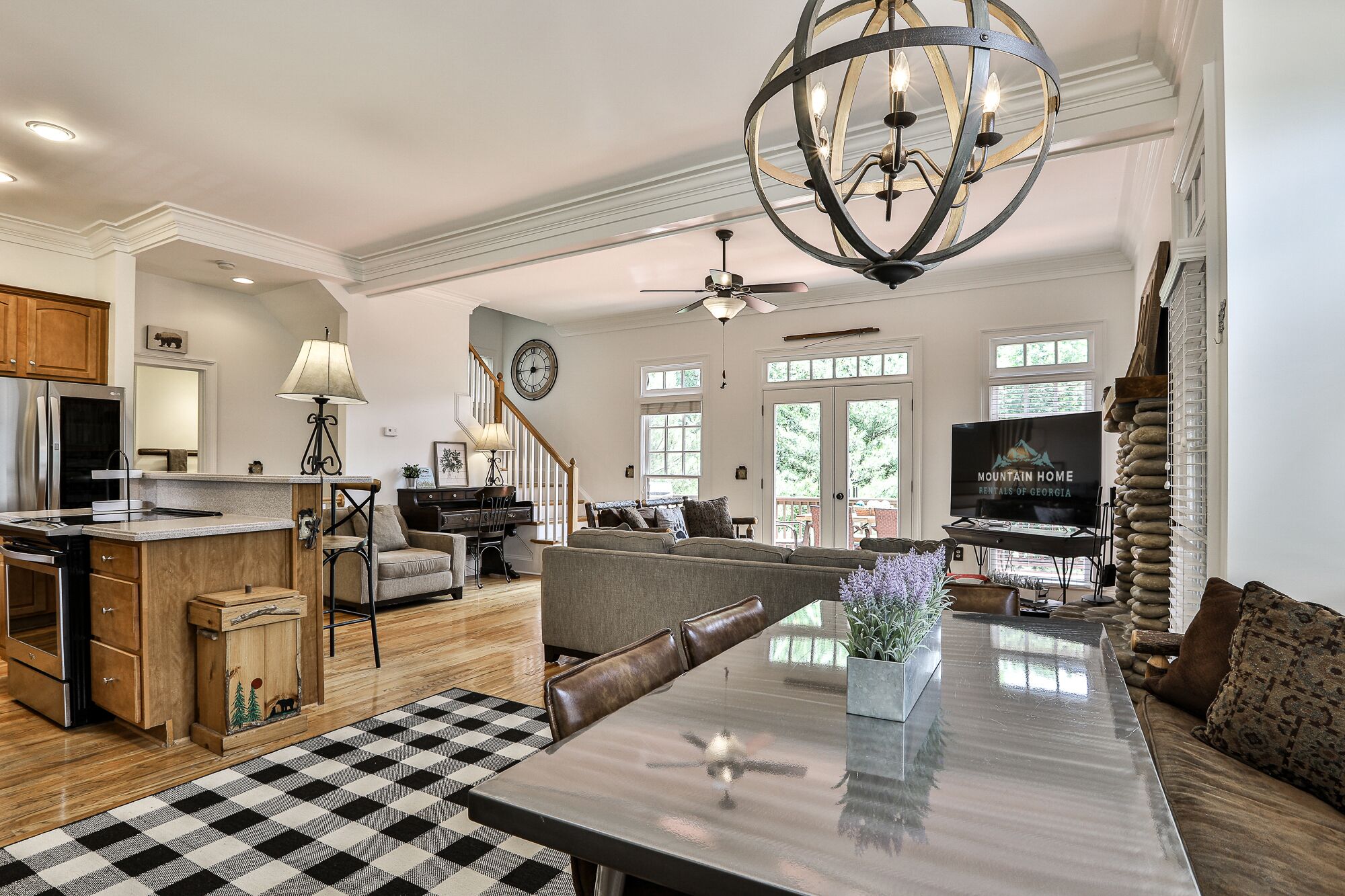 Bear Hugs | Romantic, Stylish w/Cozy Fireplace & Ping Pong! in Fantastic Location |