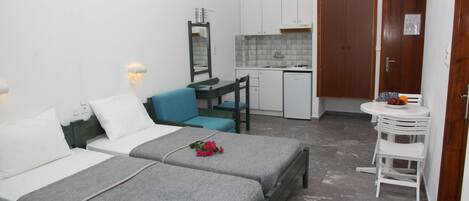 Departamento | Cocineta privada | Frigobar, parrilla de estufa y utensilios de cocina