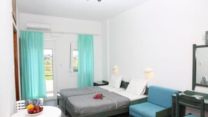 A hotel room with two beds, a desk, and a small table with fruit. - La Palma II (Malevizi)