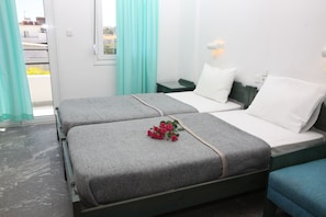 Studio | Free cribs/infant beds, free WiFi, bed sheets