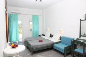 Studio | Living area