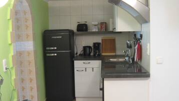 Kühlschrank, Ofen, Geschirrspüler, Toaster