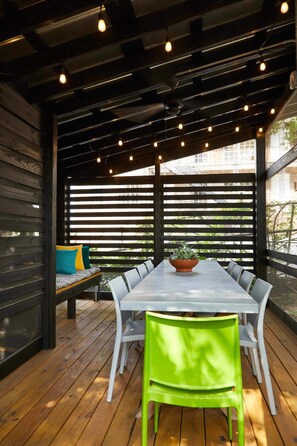 Outdoor dining - Apt1@EdenBrae - Serene, Walkable, Modern Retreat, Named Best in Bham (Birmingham)