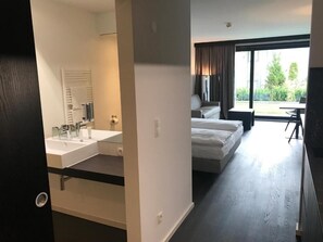 Doppelzimmer | Allergikerbettwaren, Schreibtisch, schallisolierte Zimmer