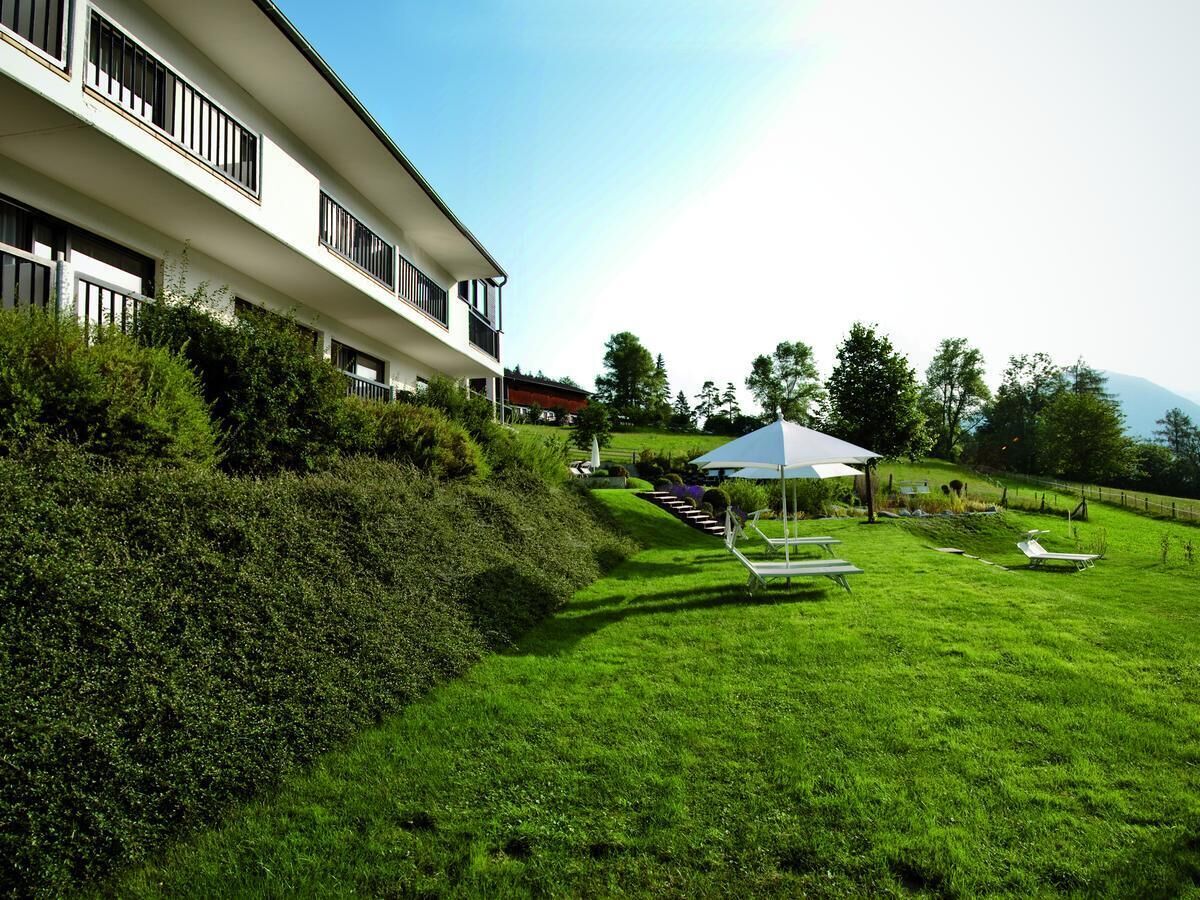 A modern building with a flat roof and white exterior walls.